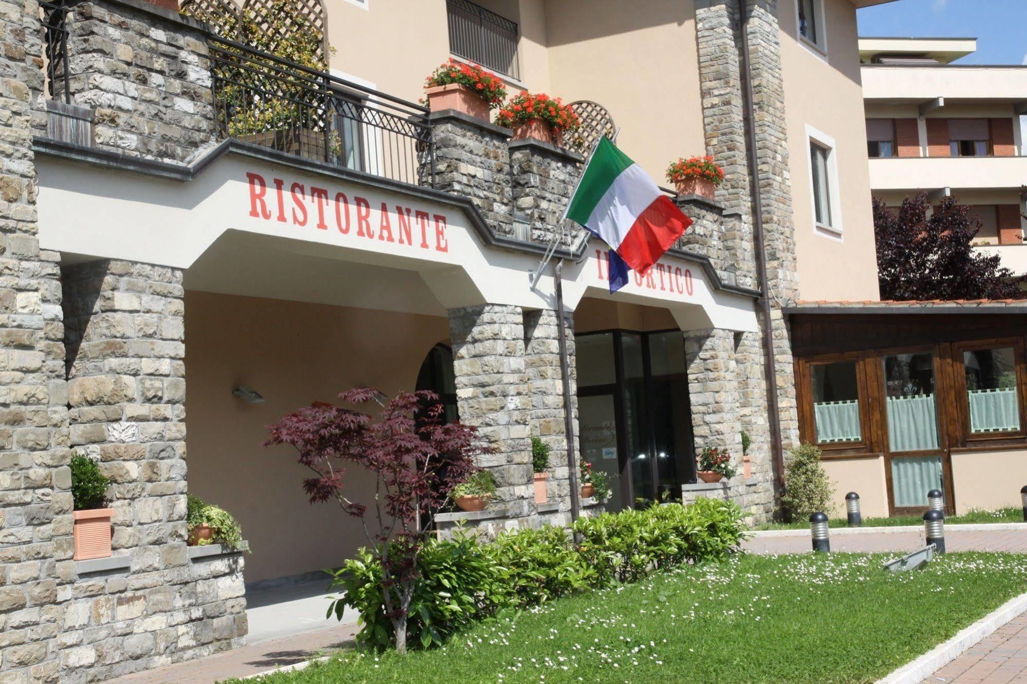 Hotel Santo Stefano Пьеве-Санто-Стефано Экстерьер фото